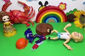 光头强玩具来啦！需要自己动手组装才能玩哦！视频封面