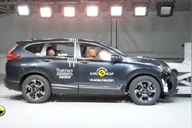 本田CR-V现在到底有多结实？看完欧洲NCAP最新碰撞测试你就知道了视频封面