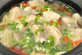 天冷了，最适合炖一锅这样的清炖羊排，汤鲜味美，软烂入味还不膻视频封面