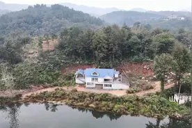 湖南农村发现一栋废弃别墅，周围环境真好，不知为何荒废无人居住视频封面