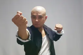 街头和人发生冲突，用这招去躲避，坏人打不到你