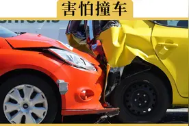 为什么很多人开车10几年，从来没踩过地板油？真的伤车吗？视频封面