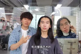 长发男两年不剪头，烫个大波浪可扎可披，气质神似超模