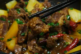 大厨教你黄焖牛肉的家常做法，牛肉软烂入味，比饭店的还好吃