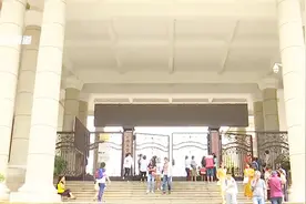 云大附中一二一校区 家长带孩子办理录取手续视频封面