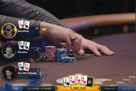 德州扑克：JJ慢打战术，A8连跟两条街损失惨重