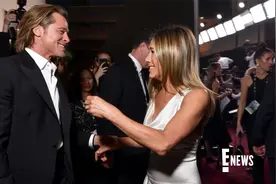 想听听珍妮弗·安妮斯顿关于与布拉德·皮特离婚的看法吗？视频封面