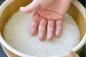 为什么广东人做的排骨饭那么香？原来做法有诀窍，肉嫩饭软超过瘾