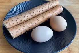 一根山药2个鸡蛋，教你做懒人早餐，比油条还香，我家一周吃4次