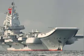 美航母在太平洋？美媒发现不对劲，中国航母舰载机亮出明晃晃导弹视频封面