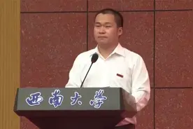 论文致谢走红博士回母校致辞：跌跌撞撞也要前行 终点由我不由天视频封面