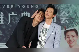 李易峰用球砸何炅头甩锅谢娜，看到他和何炅的互动，暴露真实关系视频封面