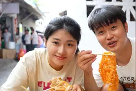 坐飞机回国落地广西，和女友来柳州吃螺蛳粉，真比网购的好吃吗？视频封面