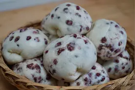 红豆馒头这样做，蓬松暄软，天天奶奶蒸一大锅，营养又好吃！