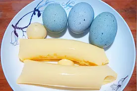 一个家常皮蛋的做法，往皮蛋里加入这种食材，超级好吃，回味无穷视频封面