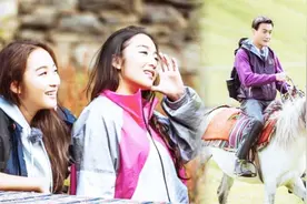 梁家辉女儿晒父女旅行照，双胞胎女儿颜值超高，网友直呼能出道了视频封面