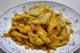 3个鸡蛋3片白菜叶，做好吃的家常菜，好吃下饭的快手菜，真不错！