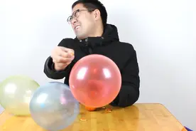 橘子皮上的液体，能把气球刺破，是真的吗？视频封面