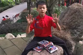 炫彩版，最新奥特曼卡游卡牌第1包，儿童玩具开箱解说视频封面