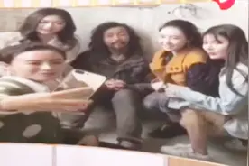 衣衫褴褛看《论语》“流浪大师”网上走红，却引发各种传言漫天飞