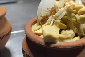 印度街头美食，装在陶罐里的传统冰淇淋，已有上千年历史！