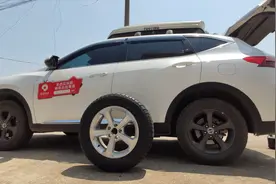 跑高速油箱报警还剩多少油？小伙亲身经历告诉你，坚持就是胜利