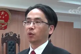 打球“误伤”球友要不要承担责任？《民法典》给出答案|第一时间