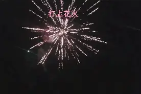 米津玄师演唱会带来独唱版的《打上花火》！八爷的声音太好听了！视频封面