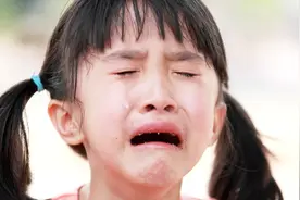 我不买了，妈妈别打了，小女孩向妈妈求饶：父母情绪失控可怕视频封面
