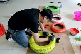 废弃的轮胎被画上图案，价格瞬间提升10倍，兄弟看到后直呼太漂亮视频封面