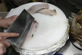 大排档的刀工师傅，每个月4500嫌弃工资低，大家觉得这技术能涨吗视频封面