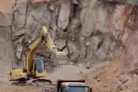 月薪3万你干吗？25吨挖机在30米深基坑边作业，网友：命都不够偿