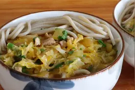 荞面饸烙好吃关键在和面，配比手法都简单，爽滑筋道不易断