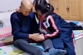 孙女放假第一件事看爷爷 握住他的手亲亲额头：想我没？听话没？视频封面