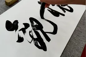 澄怀观道：让自己的情怀，意念变得非常清澄，没有一丝一毫的杂念