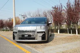 豪华MPV又一卷王横空出世 试驾极氪009