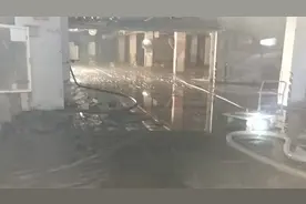 郑州受灾小区重建尴尬：不用维修基金物业修不起，用了业主不愿意视频封面