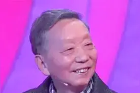 知心朋友时隔五十年再相见，二人现场拥抱，着实感动在场观众