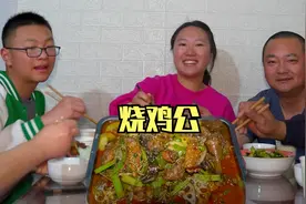姐弟相差13岁，弟弟嘴馋想吃鸡，姐姐立马安排，这待遇老公羡慕了视频封面