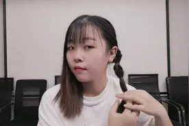 这款发型搭配眼镜，校园里最流行了，清凉又可爱