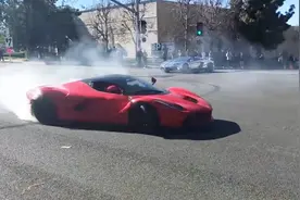 千匹马王，几千万的法拉利拉法 暴力烧胎起步漂移集锦