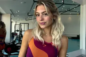 跟维密小姐姐居家20分钟练臀，让臀部燃起来，细腰提臀高效塑形视频封面