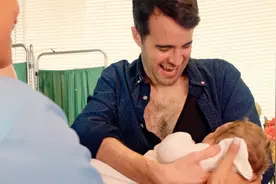 这才是真正的男女平等，在未来女人负责生孩子，男人负责喂奶视频封面