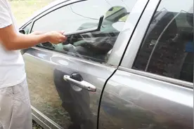 车窗密封条损坏自己就能轻松更换视频封面