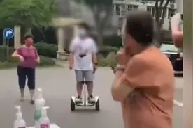上海10岁男孩骑平衡车做核酸被拒，拿刀大吼：没有人可以阻止我视频封面