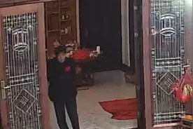 孙女出嫁被花轿抬走，爷爷独坐院子角落偷抹泪：陪伴10几年很不舍视频封面