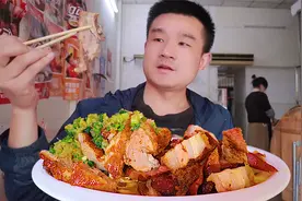 在广东吃烧鹅饭，老板：饭用盆子打吗？老板娘懵了，看看她说了啥