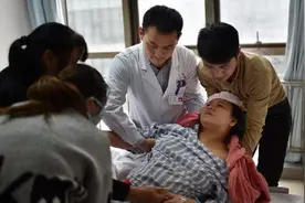 为了追求好的生辰八字，妈妈硬是憋到12点生子，最后大出血去世视频封面