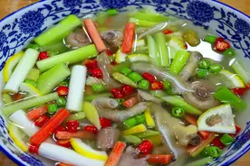 川菜师傅教你什锦泡菜，有荤有素爽口下饭，比饭店的还要好吃视频封面