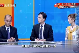 最能保护腰椎的捡东西姿势！